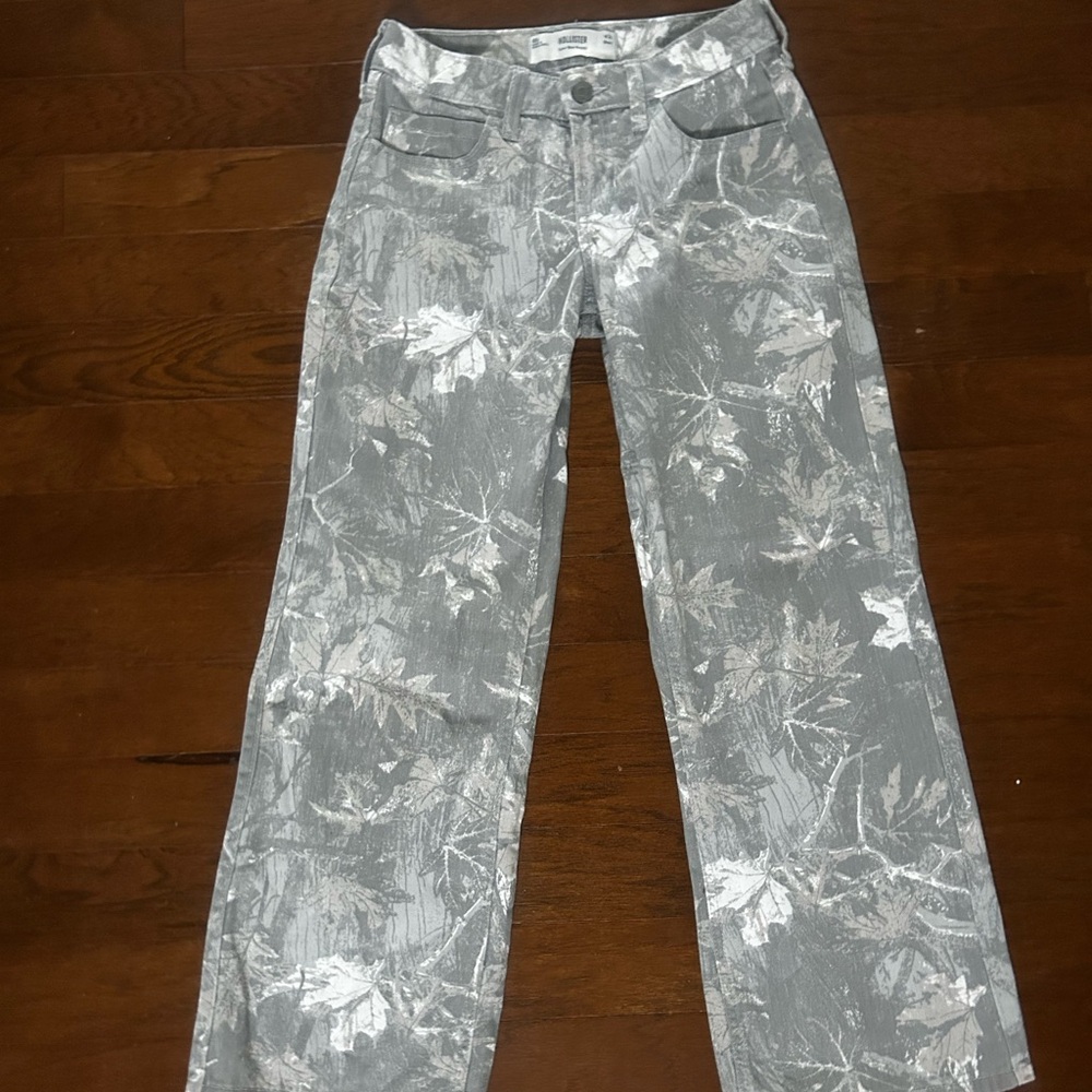 Hollister Silver Leaf Print Baggy Pants